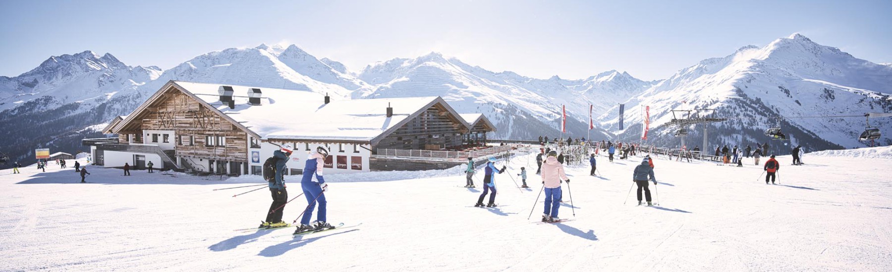 skiers op de piste in St. Anton